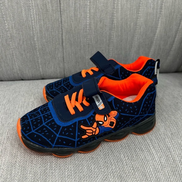 Kids Spider-Man light up Sneakers boys size 13 - Picture 2 of 6